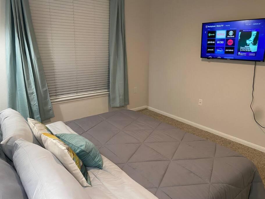 Your Warm Spacious Unit With Pool - Medical Center Houston Exteriör bild