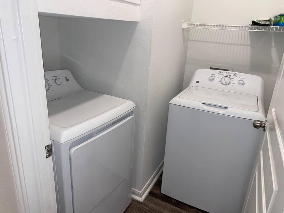 Your Warm Spacious Unit With Pool - Medical Center Houston Exteriör bild