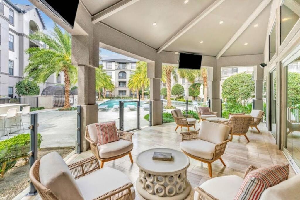 Your Warm Spacious Unit With Pool - Medical Center Houston Exteriör bild