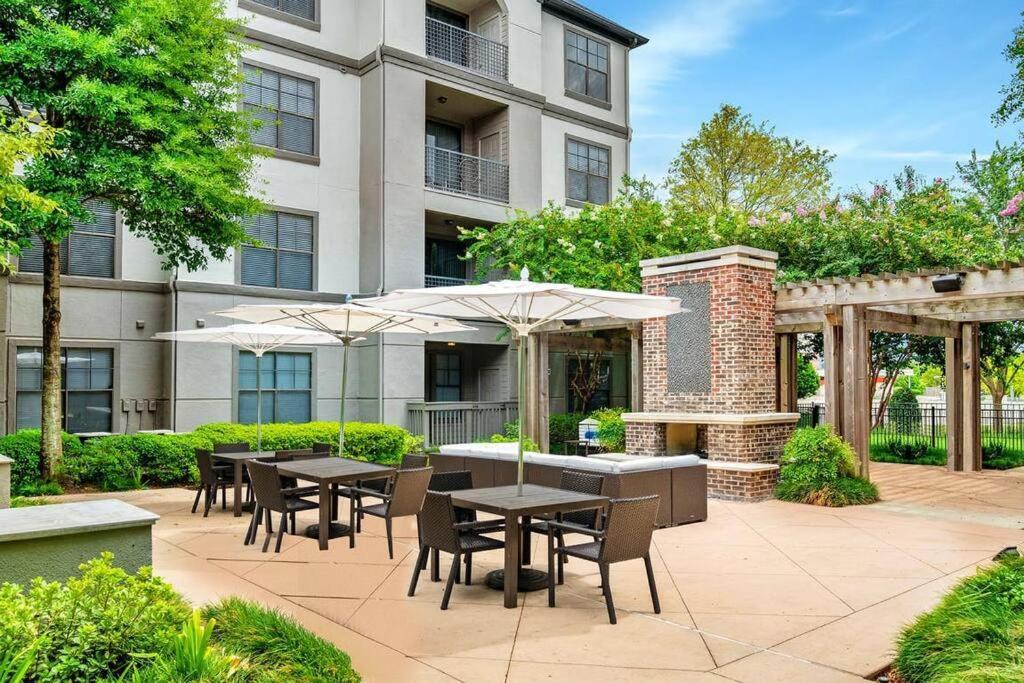 Your Warm Spacious Unit With Pool - Medical Center Houston Exteriör bild